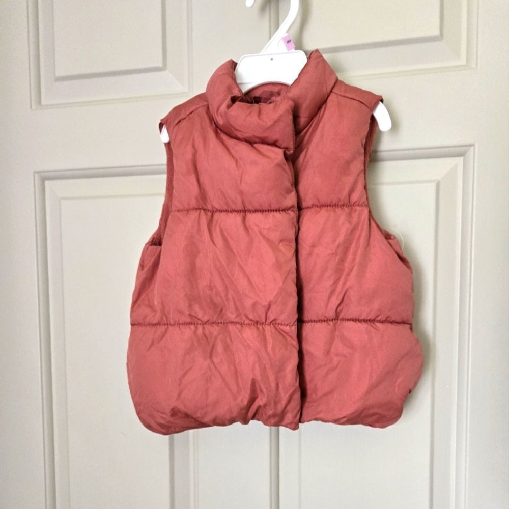 2/$20 Old Navy puffer Vest Size 2